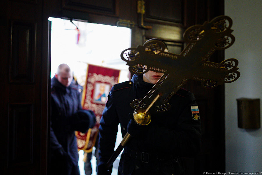 С ними Бог и Андреевский флаг: в Балтийске морпехи прошли крестным ходом к храму (фото)
