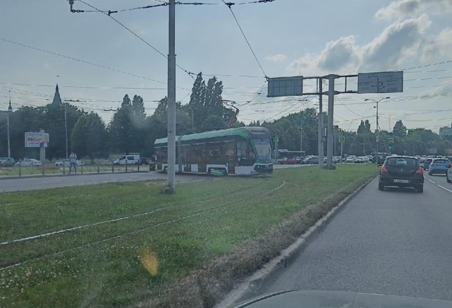 В Калининграде снова сошел с рельсов новый трамвай «Корсар»