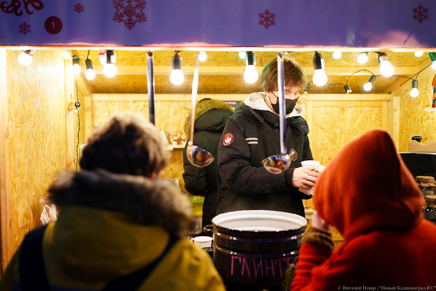 Девочки, записываемся на ободочки: в Калининграде открылась новогодняя ярмарка на острове Канта (фото)