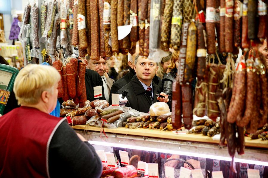 «Я вижу, цены выросли»: Николай Цуканов побывал на Центральном рынке города