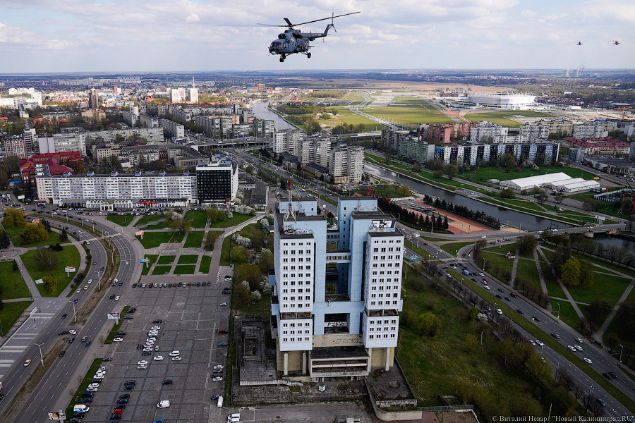 Под винтом вертолёта о чем-то поёт: воздушный парад глазами участника (фото)