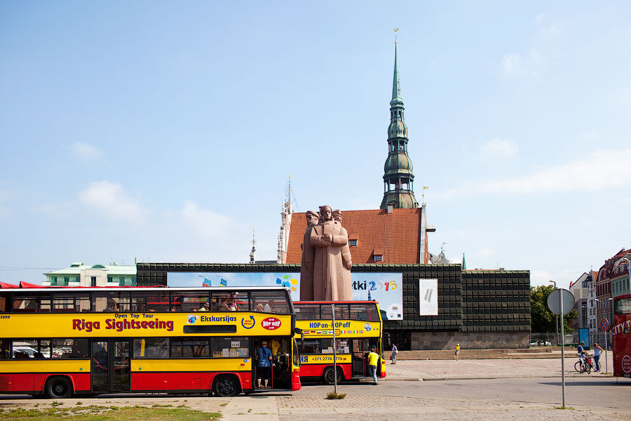 Латвия решила возобновить ограниченный прием заявлений на визы для россиян