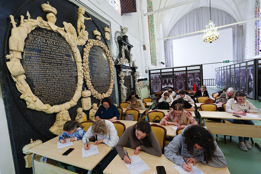 Тотальный собор: как калининградцы проверяли знание русского языка (фото)