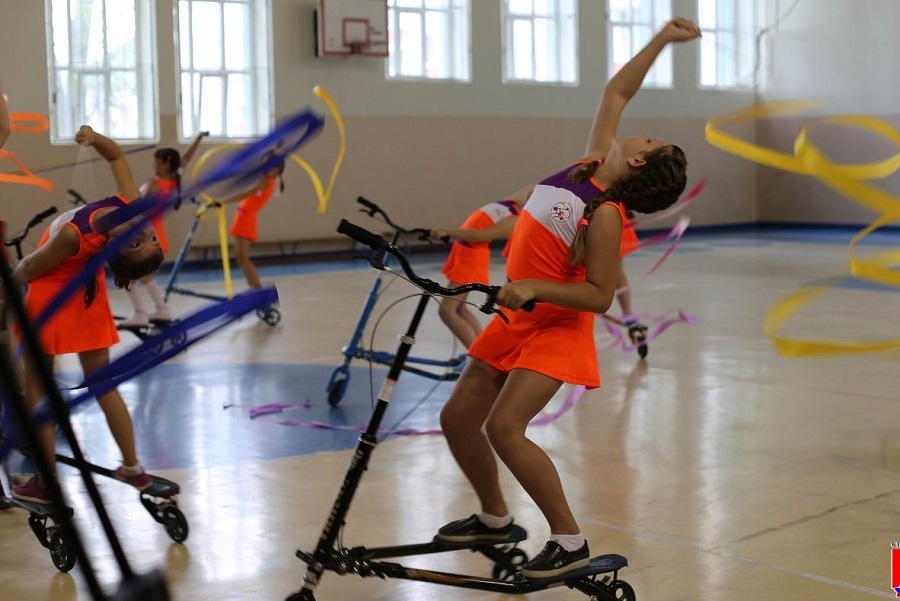 «СамокаТри»: приглашаем друзей на триболл и художественное катание