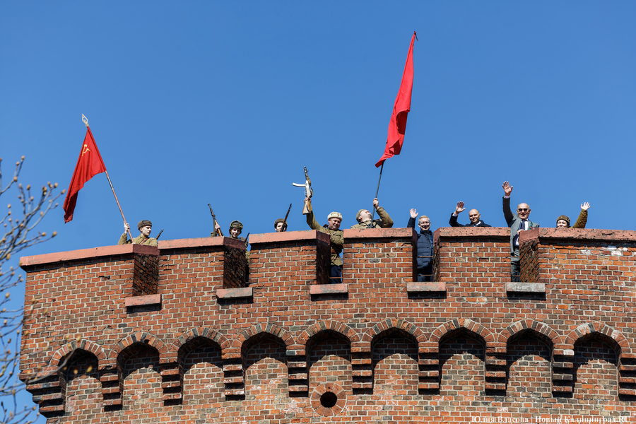 Знамя над бастионом: в Калининграде прошла реконструкция взятия башни Дона (фото)