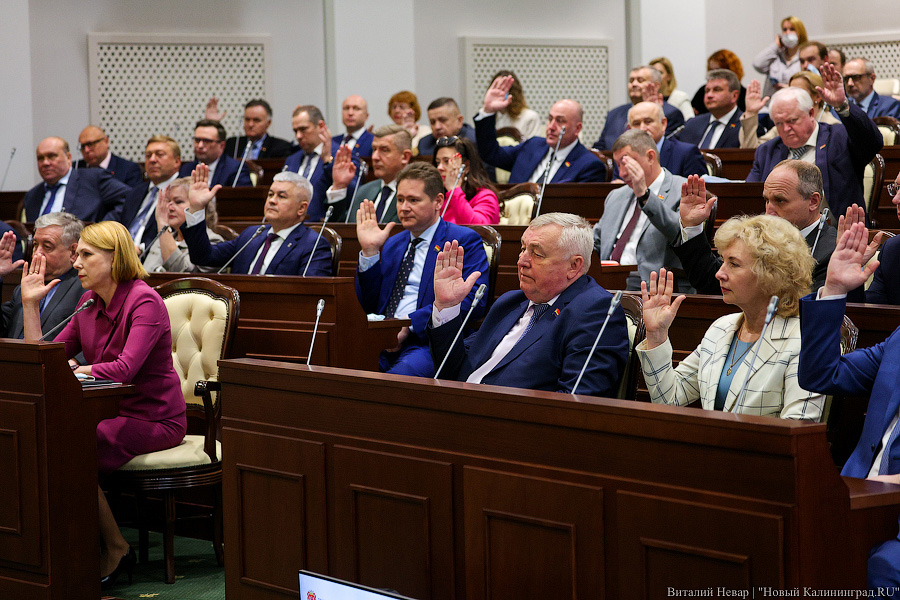 Карты, фотки, все дела: ежегодный отчет Антона Алиханова в фотографиях
