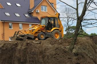 Горадминистрация: строители незаконно засыпают ручей Воздушный песком и мусором
