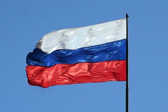 Опрос: четверть россиян не знает порядок цветов флага РФ, половина — начало гимна