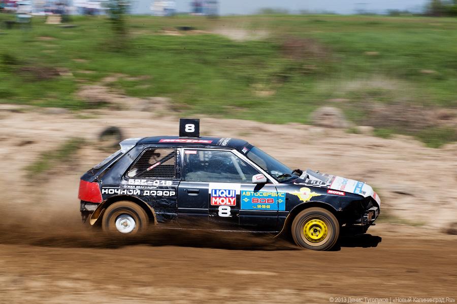 «С шумом и пылью»: фоторепортаж с соревнований по автокроссу