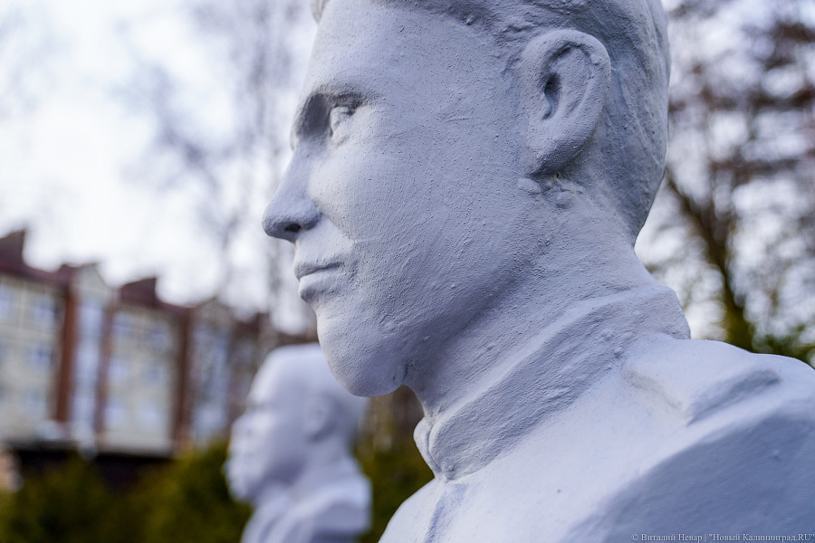 В Чкаловск вернули бюсты лётчиков после реставрации. Вот как они теперь выглядят