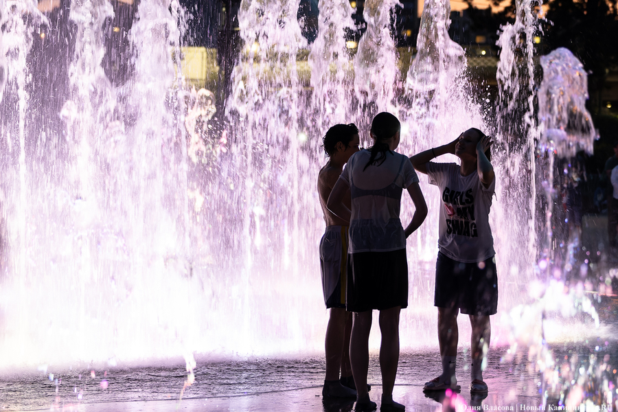 Огни, вода и гимн России: как работает «поющий» фонтан у Кёнигсбергской биржи (фото)