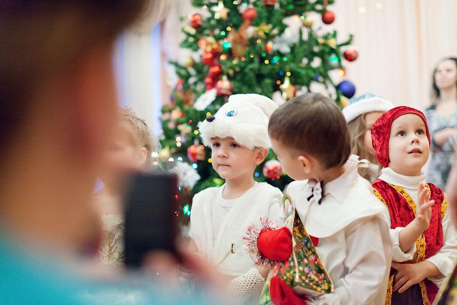 “Обычная сказка”: фоторепортаж с новогоднего утренника в детском саду