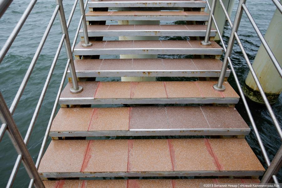 Коррозия причала: недавно открытый променад в Зеленоградске уже начал разрушаться