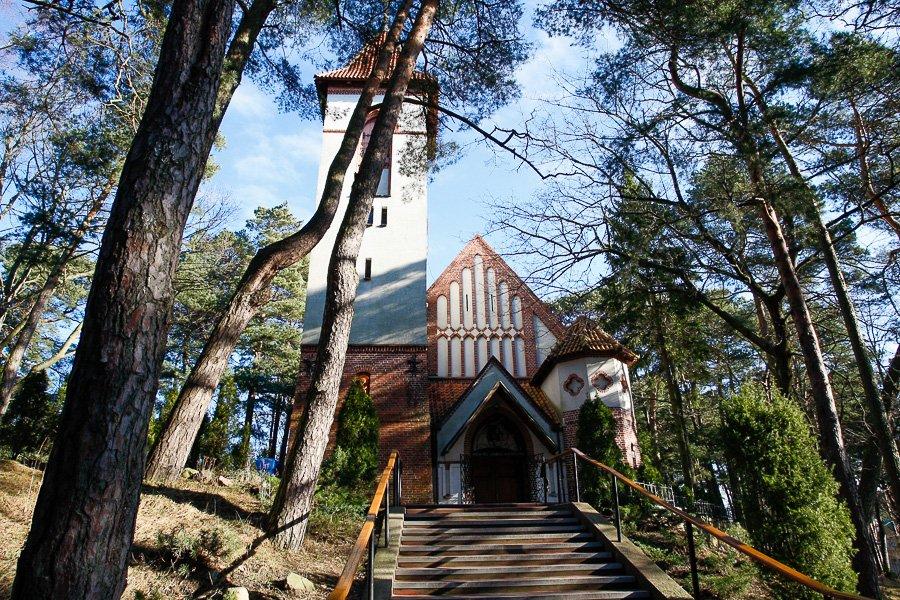 Неизвестные надгробия: храм Серафима Саровского в кирхе Раушена