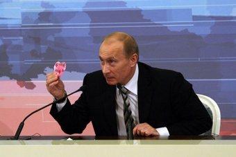 Путин предложил обсуждать межнациональные проблемы в Народном фронте