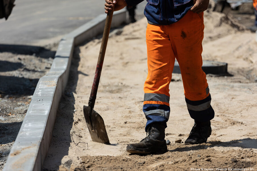 В Калининграде на улице Емельянова намерены построить 10 заездных карманов