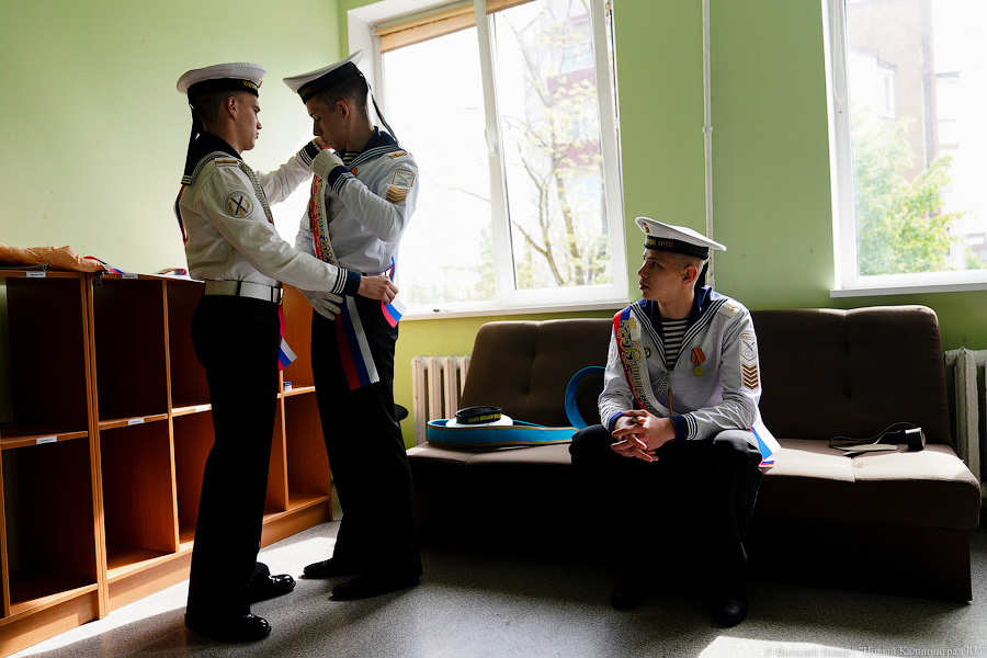 Вальс и дистанция: «Последний звонок» в калининградском кадетском корпусе (фото)