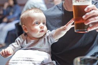 РБК: депутаты случайно разрешили продавать пиво в детских садах