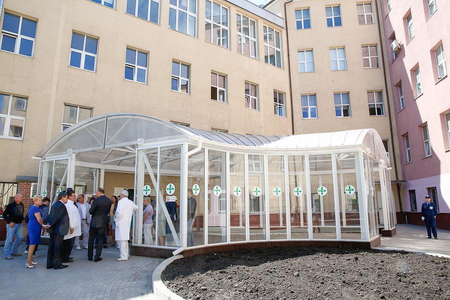 «Скорая» под крышей: как идет ремонт в калининградской областной больнице