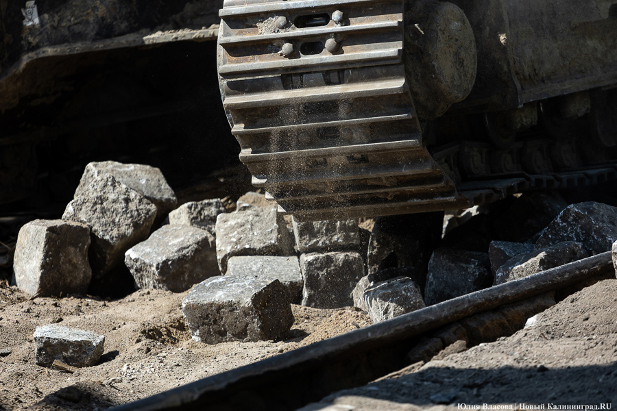 Останется с одним тротуаром: в Калининграде до августа закрыли мост на Суворова (фото)