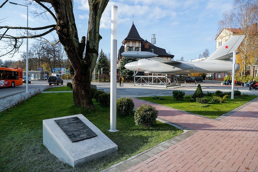 Самолет на ржавом заборе: как в Чкаловске благоустроили Аллею героев авиации