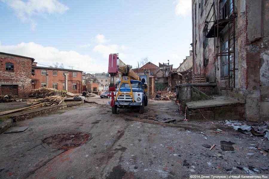 Из стекла и бетона: в Советске вековое здание сносят для строительства торгового комплекса