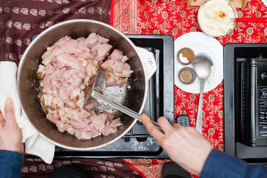 Курица карри и вегетарианский омлет: индийские блюда на «Открытой кухне»