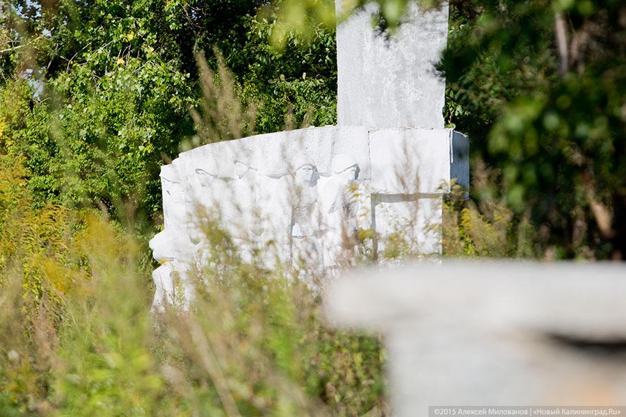 «Невечная память»: что осталось от монумента в Пененжно (фото)