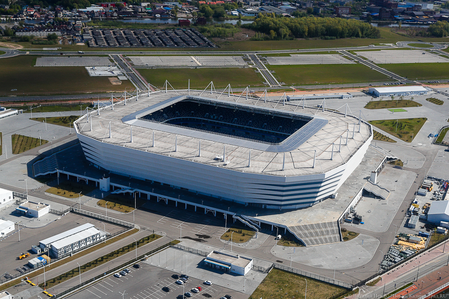 Стадион «Калининград» не смог найти подрядчиков для ремонта провалов и стилобата