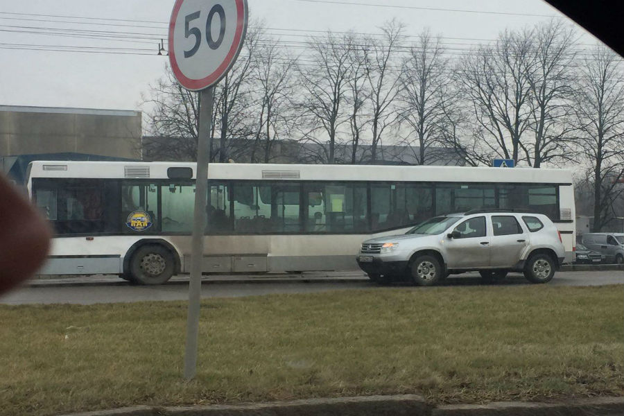 В конце Московского проспекта произошло ДТП с участием пассажирского автобуса (фото)