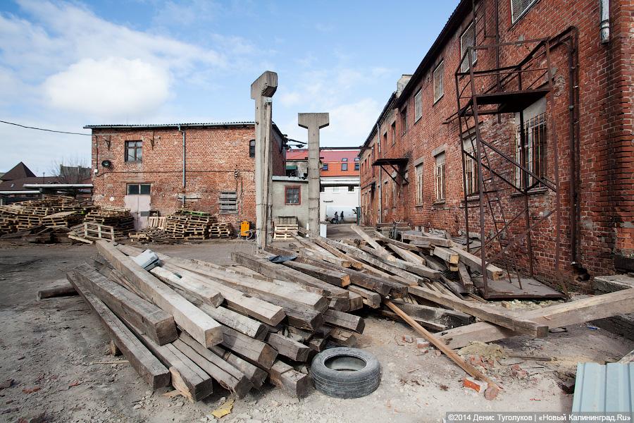 Из стекла и бетона: в Советске вековое здание сносят для строительства торгового комплекса