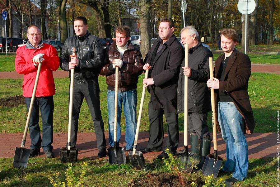 "Осенние посадки. Власть": фоторепортаж "Нового Калининграда.Ru"