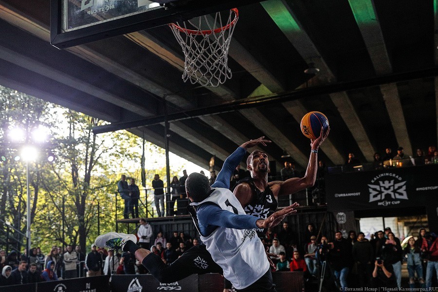 Слэмданк под мостом: в Калининграде прошел статусный турнир по стритболу (фото)