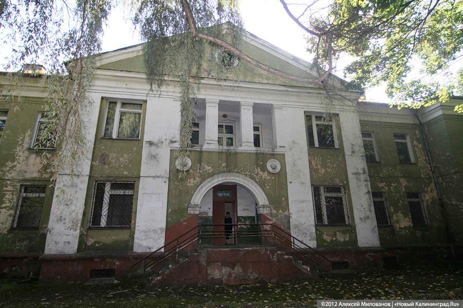 Конец эпохи: в Калининграде снесли историческое здание детсада (фото)