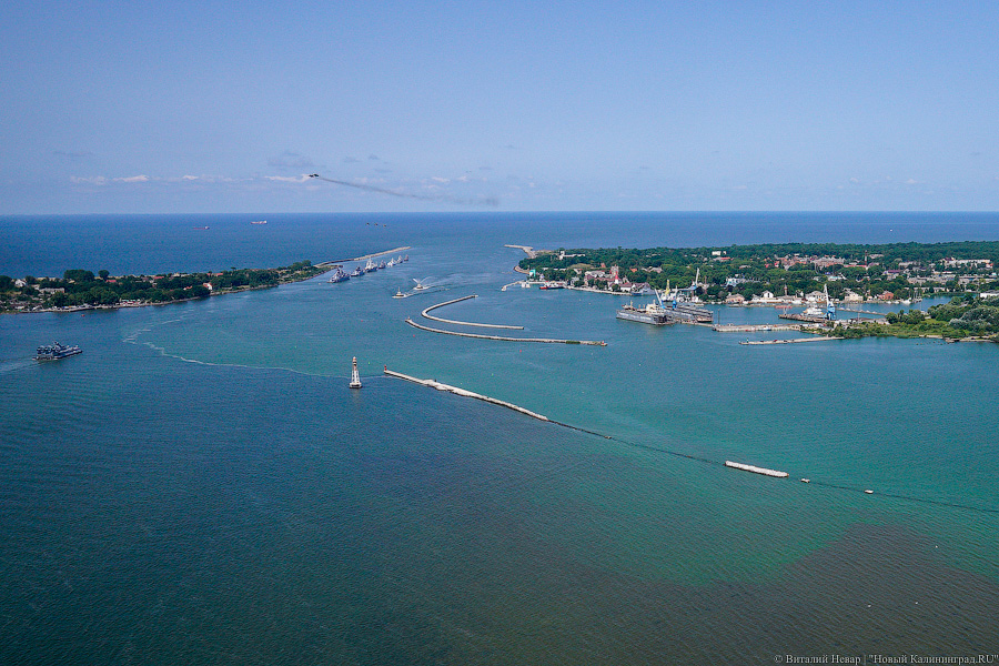 В Балтийске готовятся ко Дню ВМФ. Посмотрите на парад кораблей с высоты (фото)