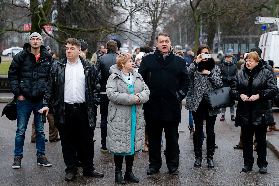 Изображая жертву: актеры драмтеатра «подыграли» пожарным на учениях (фото)