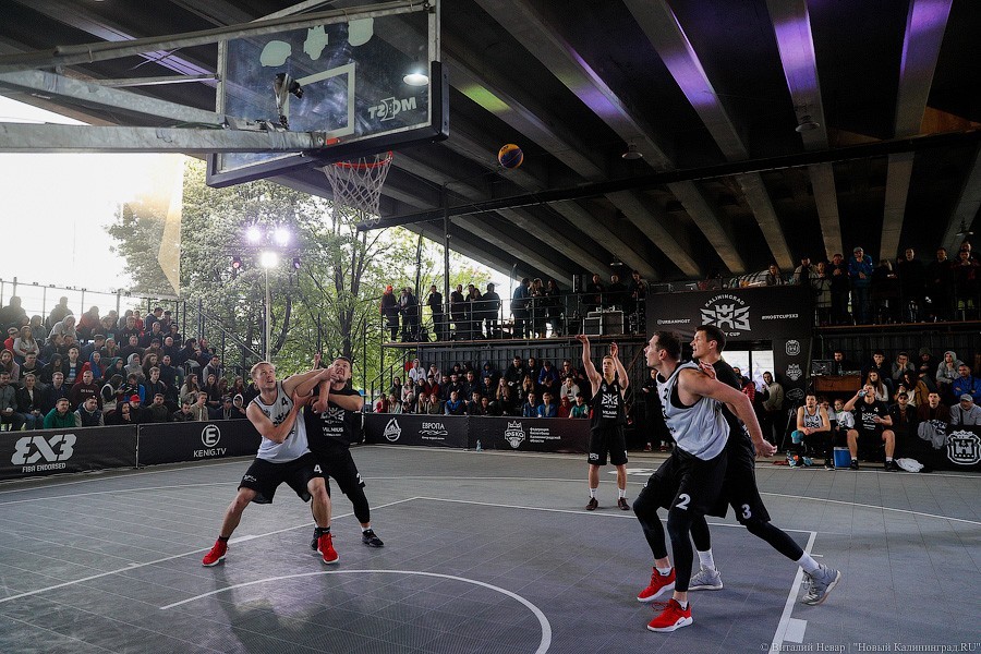 Слэмданк под мостом: в Калининграде прошел статусный турнир по стритболу (фото)