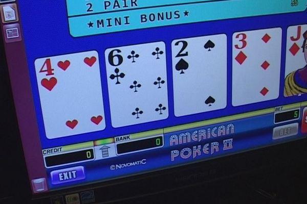 За ночь полицейские закрыли в Калининграде 20 подпольных казино, изъято 340 тыс рублей (+фото)