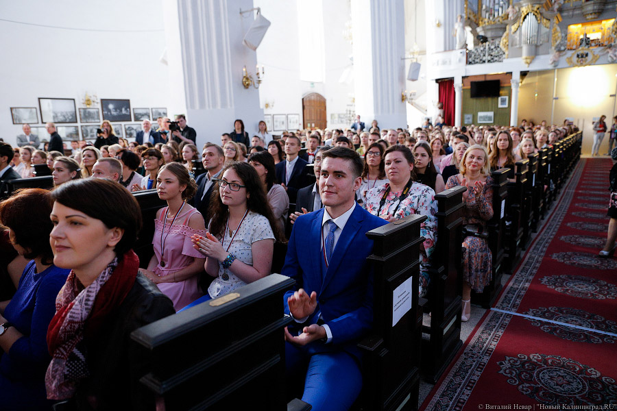 Золотые дети: в Кафедральном соборе поздравили калининградских отличников