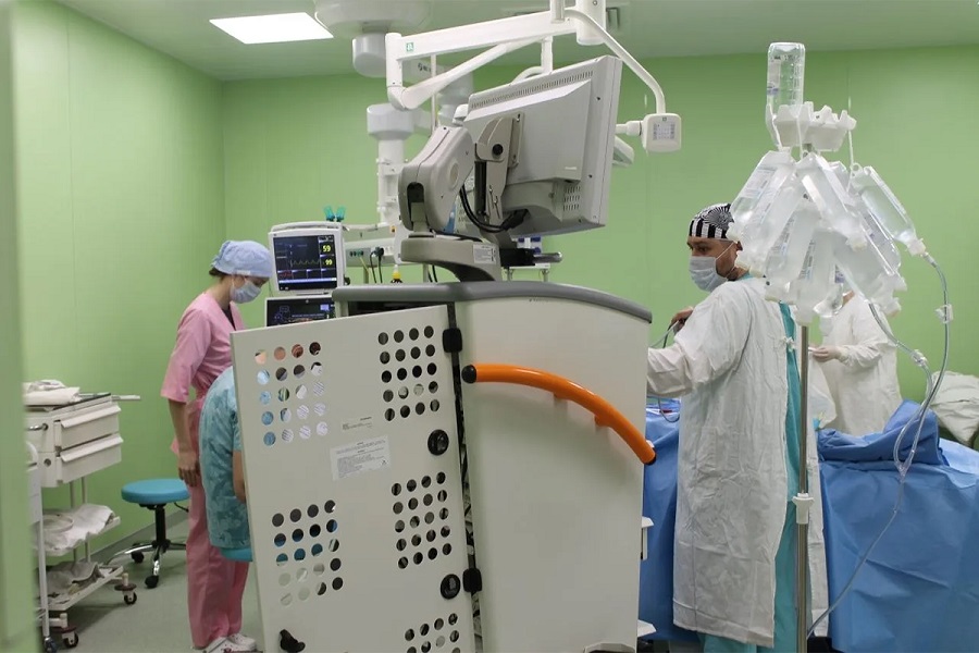 Медики ДОБ смогли сохранить ребенку кисть, поврежденную взрывом снаряда