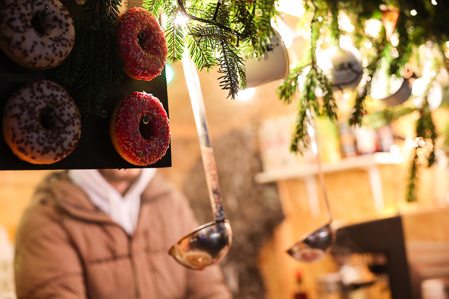 Гастрономическая шаурма и другие: на острове Канта открылась новогодняя ярмарка (фото)