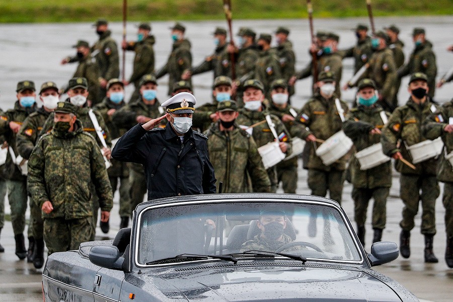 Коронавирусная репетиция: как пешие расчеты готовились к параду в Чкаловске