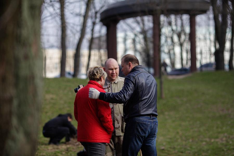 «Под хиты 80-х»: фоторепортаж с субботника в парке Победы
