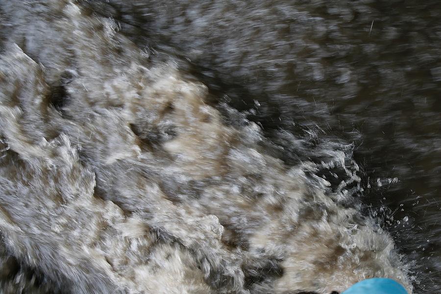 В Калининграде из-за дождя образовались пробки, на улицах случился потоп (фото)