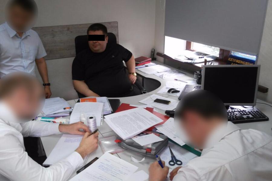 Полицейские задержали за взятку инспектора регионального управления Ростехнадзора (видео)
