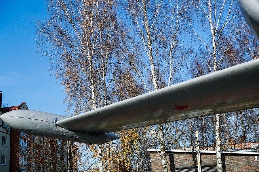 Самолет на ржавом заборе: как в Чкаловске благоустроили Аллею героев авиации