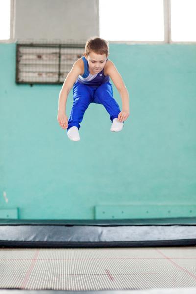 «Прыгучий спорт»: фоторепортаж с соревнований по прыжкам на батуте