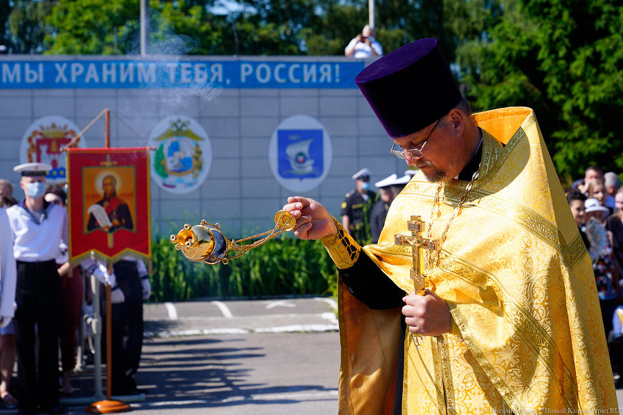 Под солнцем на плацу: как в Калининграде выпустили новых офицеров ВМФ (фото)