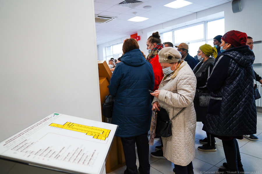 Вне зоны ковид-фри: что происходит в МФЦ на площади Победы после новых ограничений