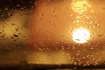 МЧС снова предупреждает о грозах, штормовое предупреждение перенесено на вечер воскресенья